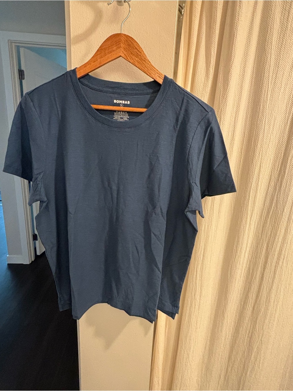 Bombas woman’s Crew Neck T-Shirt in Navy